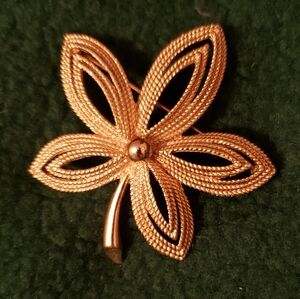Crown Trifari 5 Petal Gold Flower Pin Vintage
